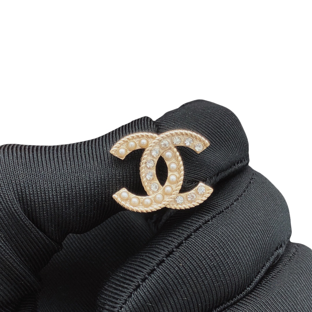 CCE619 Chanel crystal and pearl stud earrings - ccjewelryacc