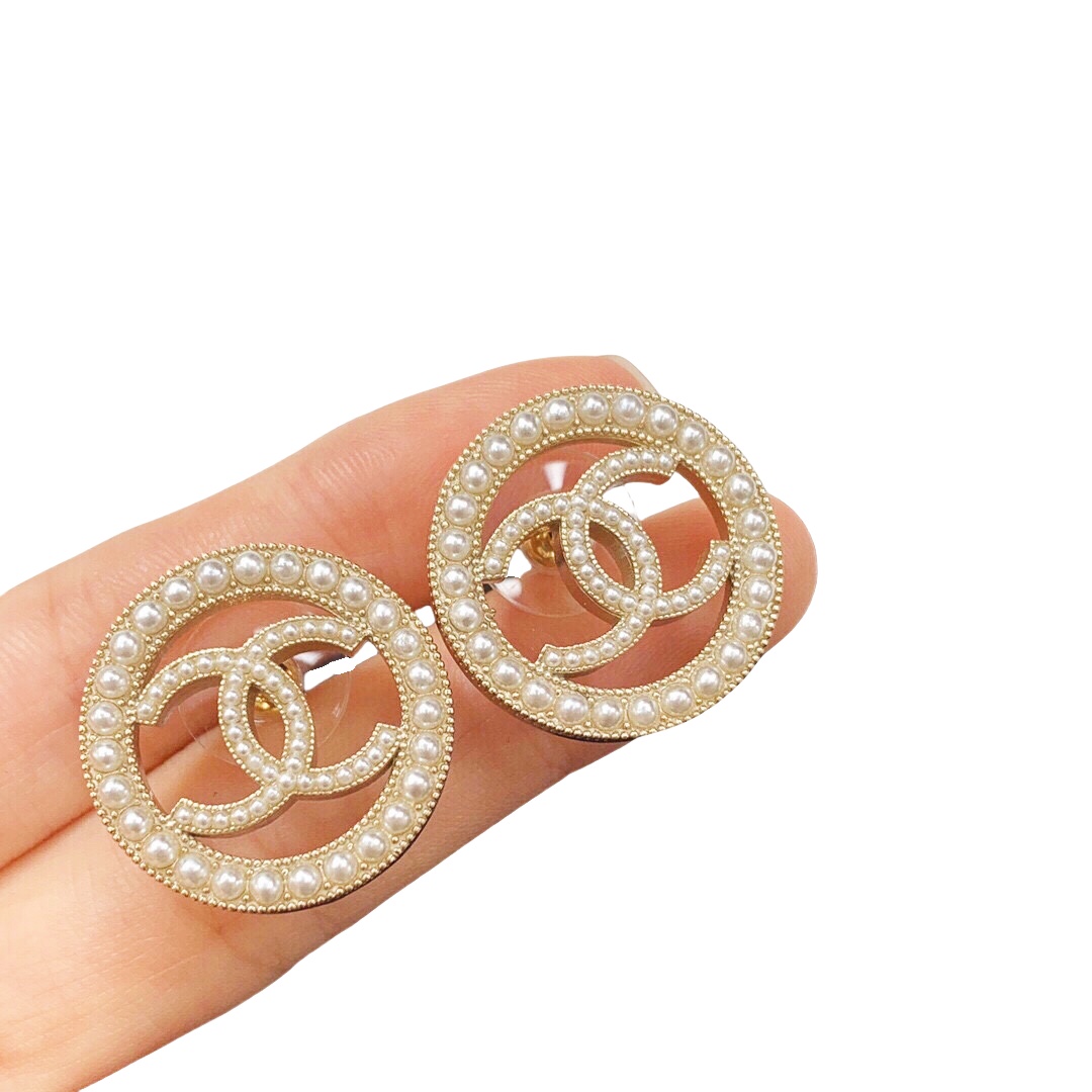 CCE630 Baroque style pearl round CC Logo earrings - ccjewelryacc