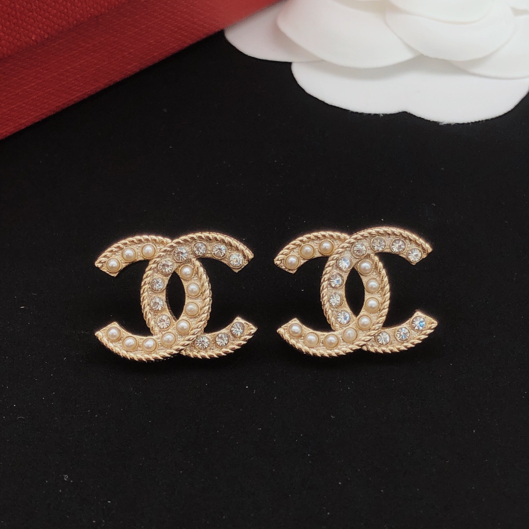 CCE619 Chanel crystal and pearl stud earrings - ccjewelryacc