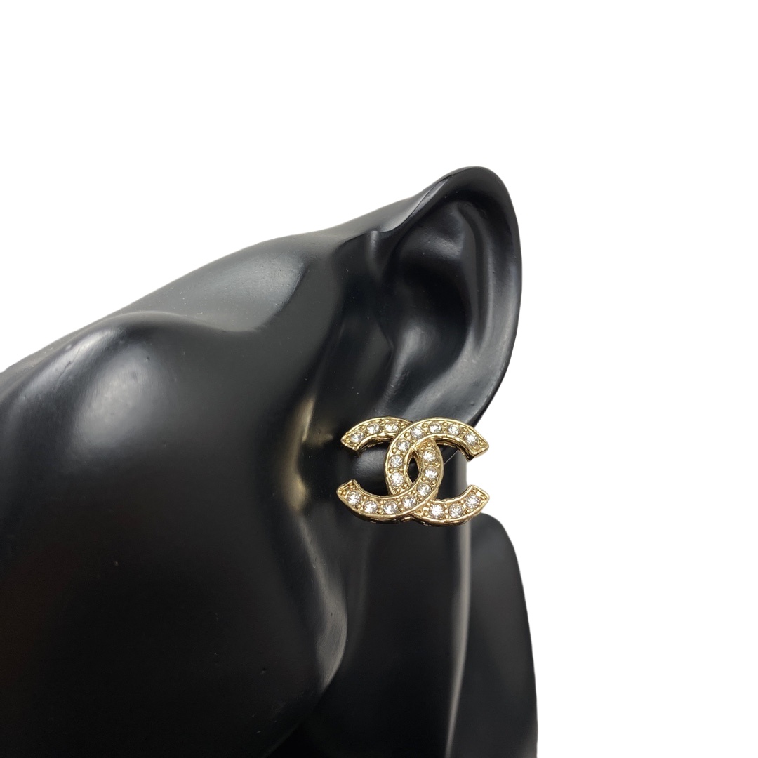 CCE828 Chanel Full crystal CC logo stud earring - ccjewelryacc