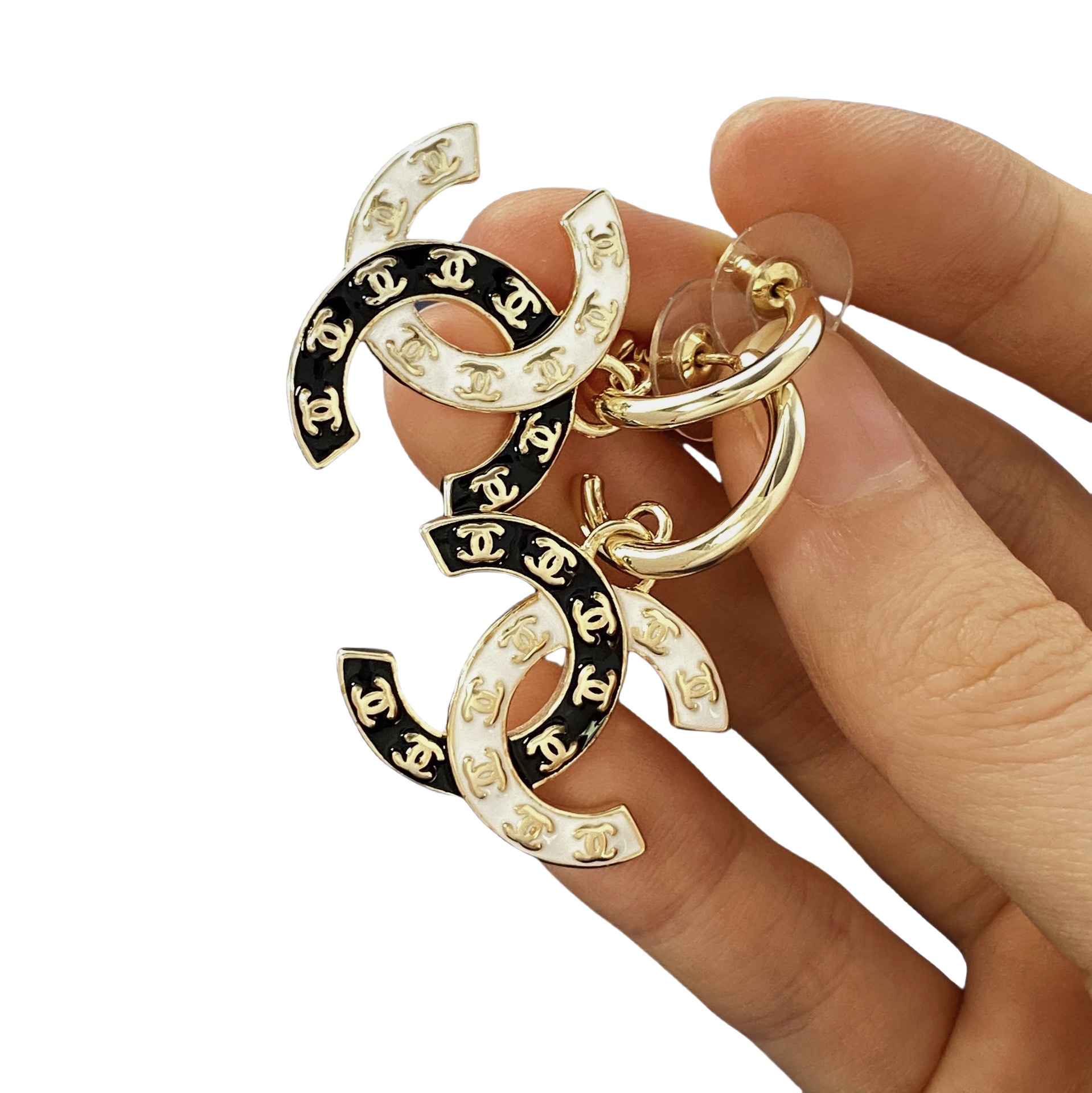 CCE504 Chanel black and white enamel CC logo earring - ccjewelryacc