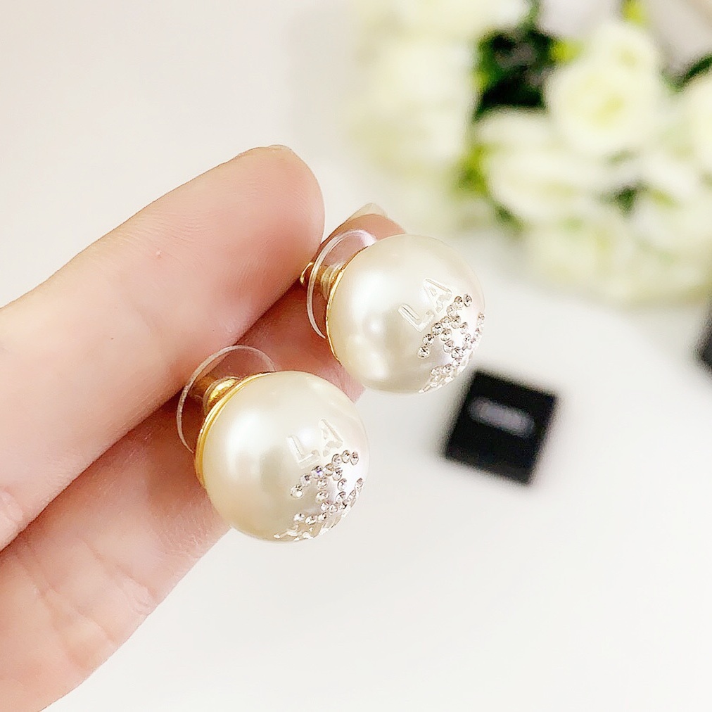 CCE810 Round Pearl with crystal CC Logo stud earrings - ccjewelryacc