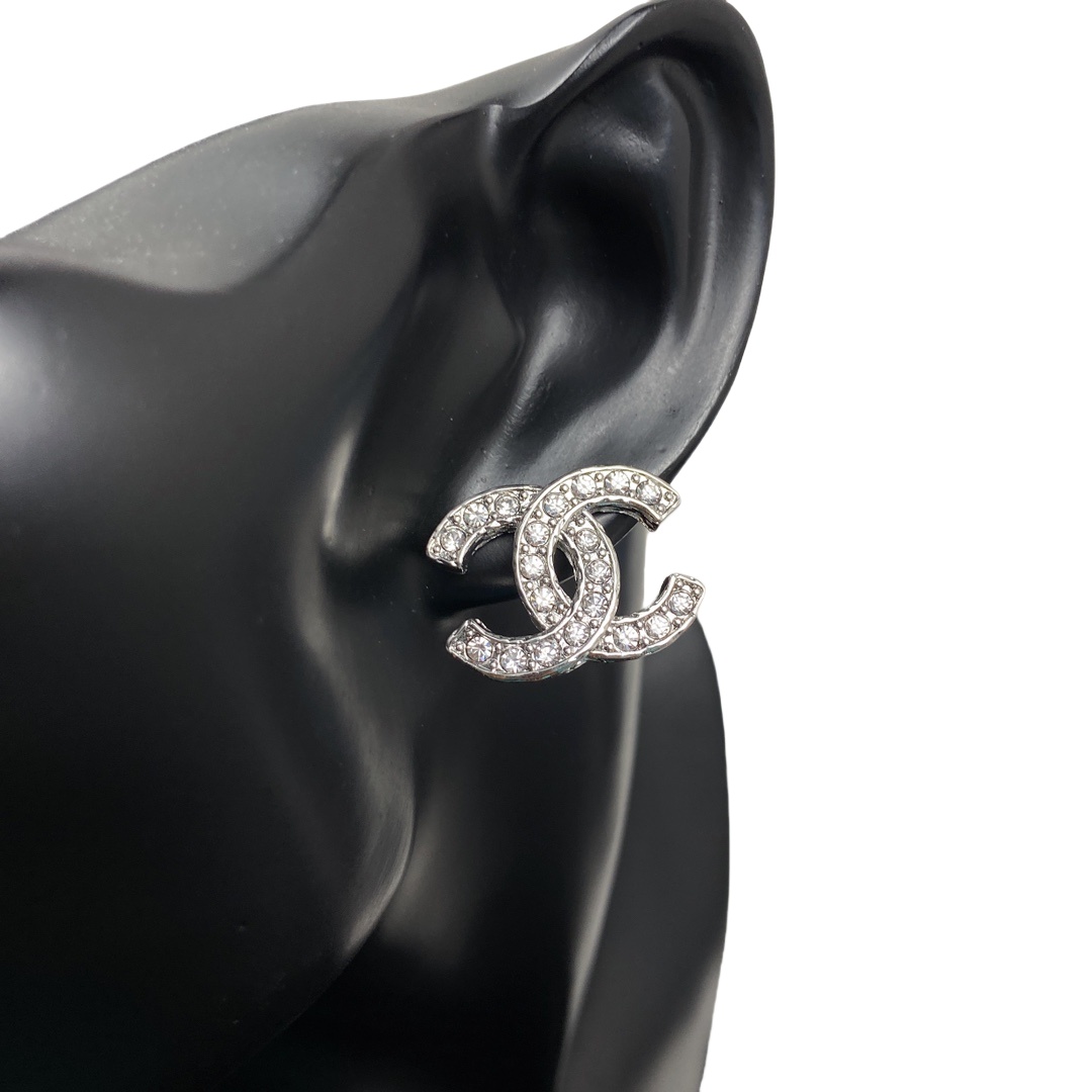 CCE828 Chanel Full crystal CC logo stud earring - ccjewelryacc
