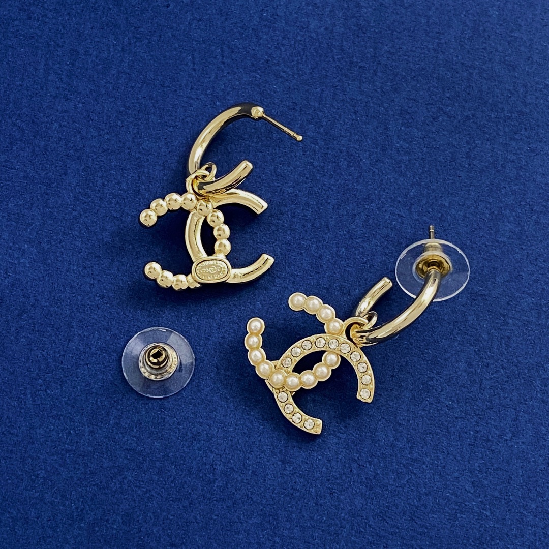 CCE554 Chanel 24s pearl and crystal cc logo stud earrings - ccjewelryacc