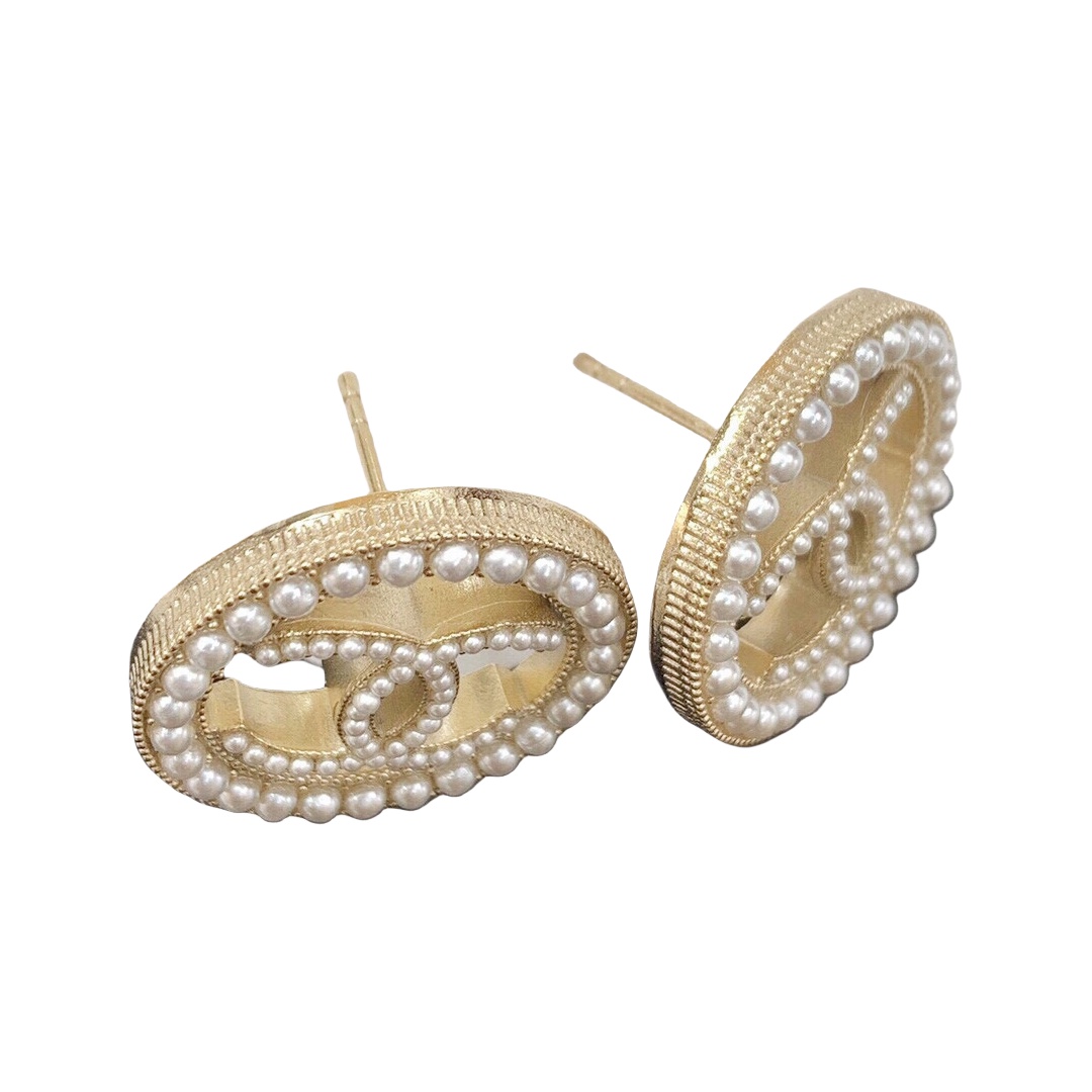 CCE630 Baroque style pearl round CC Logo earrings - ccjewelryacc