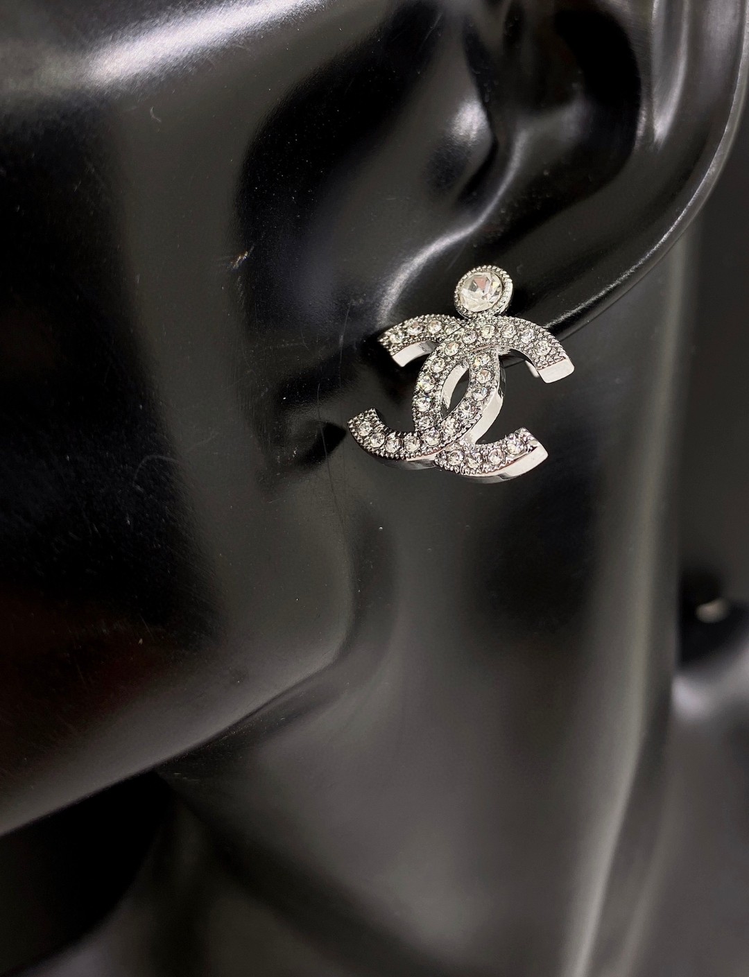 CCE412 Chanel full crystal cc logo stud earring silver - ccjewelryacc