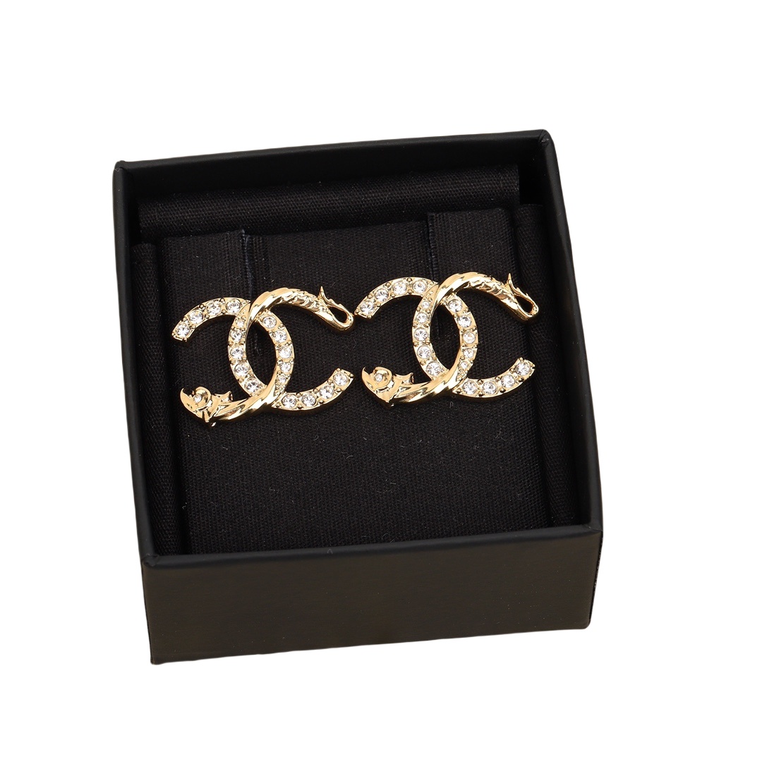 CCE826 Chanel dragon design cc logo stud earring with Swarovski crystal - ccfashionjewelry