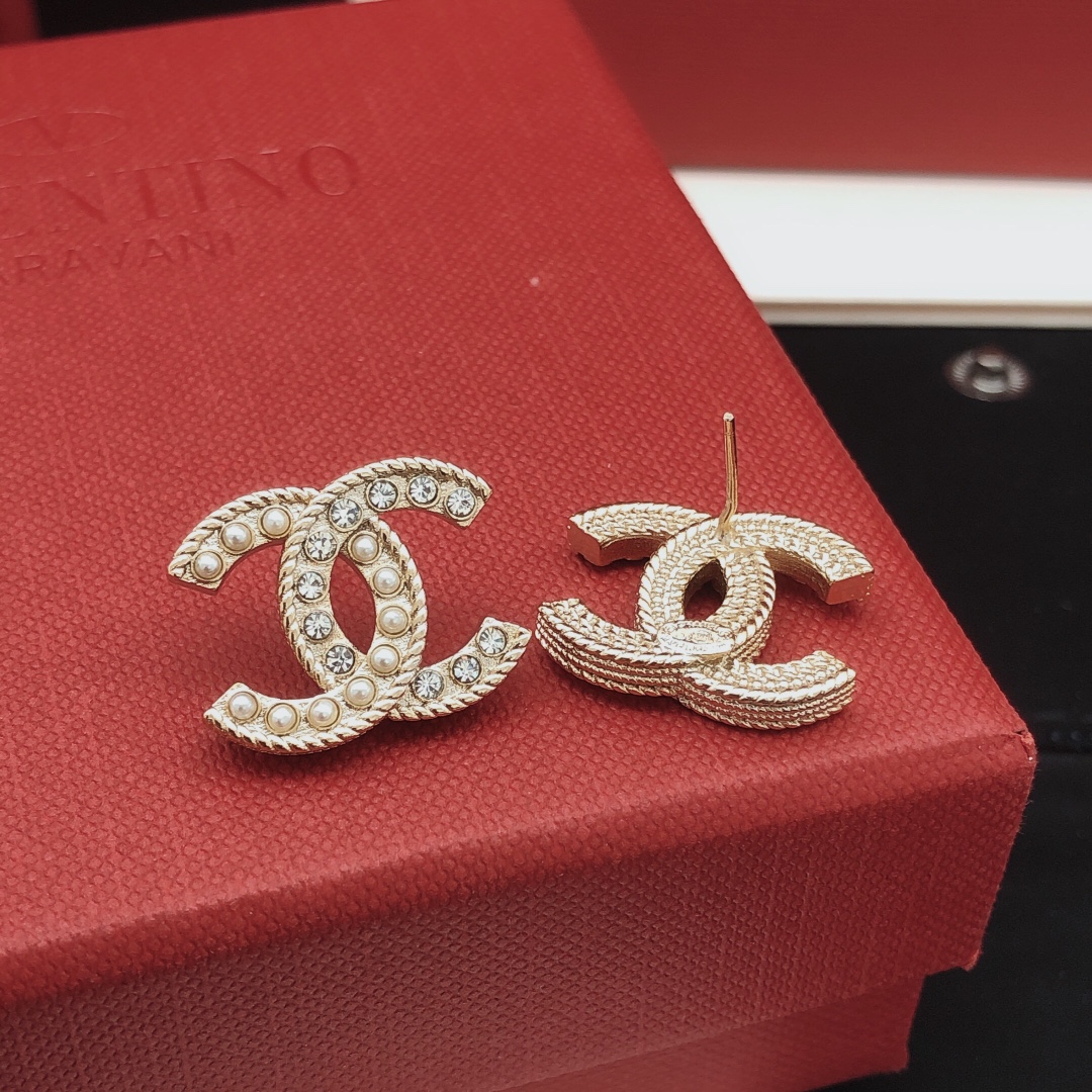 CCE619 Chanel crystal and pearl stud earrings - ccjewelryacc