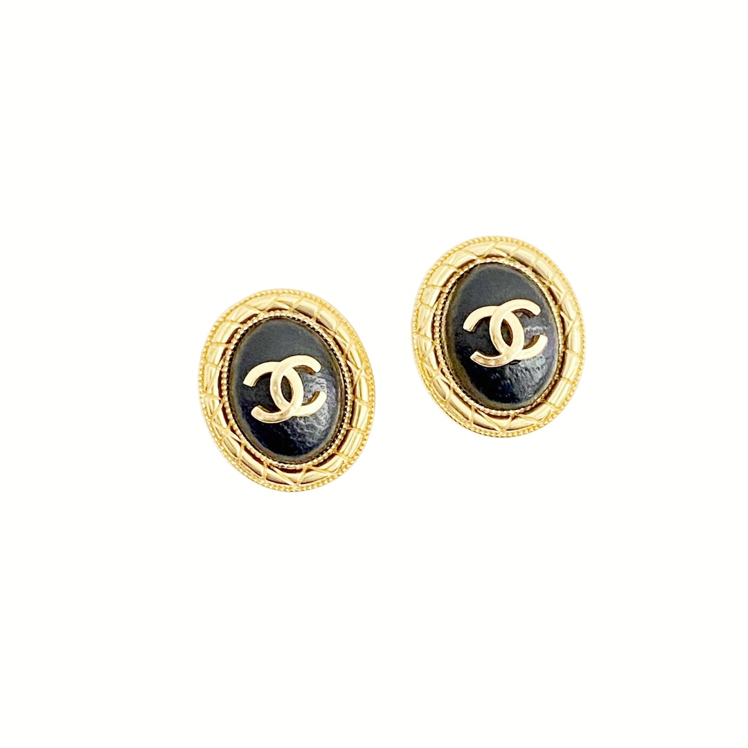 CCE800 Oval Black leather with cc logo Stud earrings - ccjewelryacc