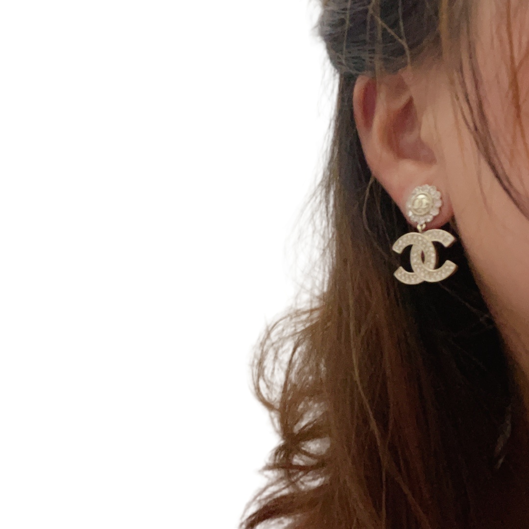 CCE088 Metal crystal and pearls CC logo drop earrings - ccjewelryacc