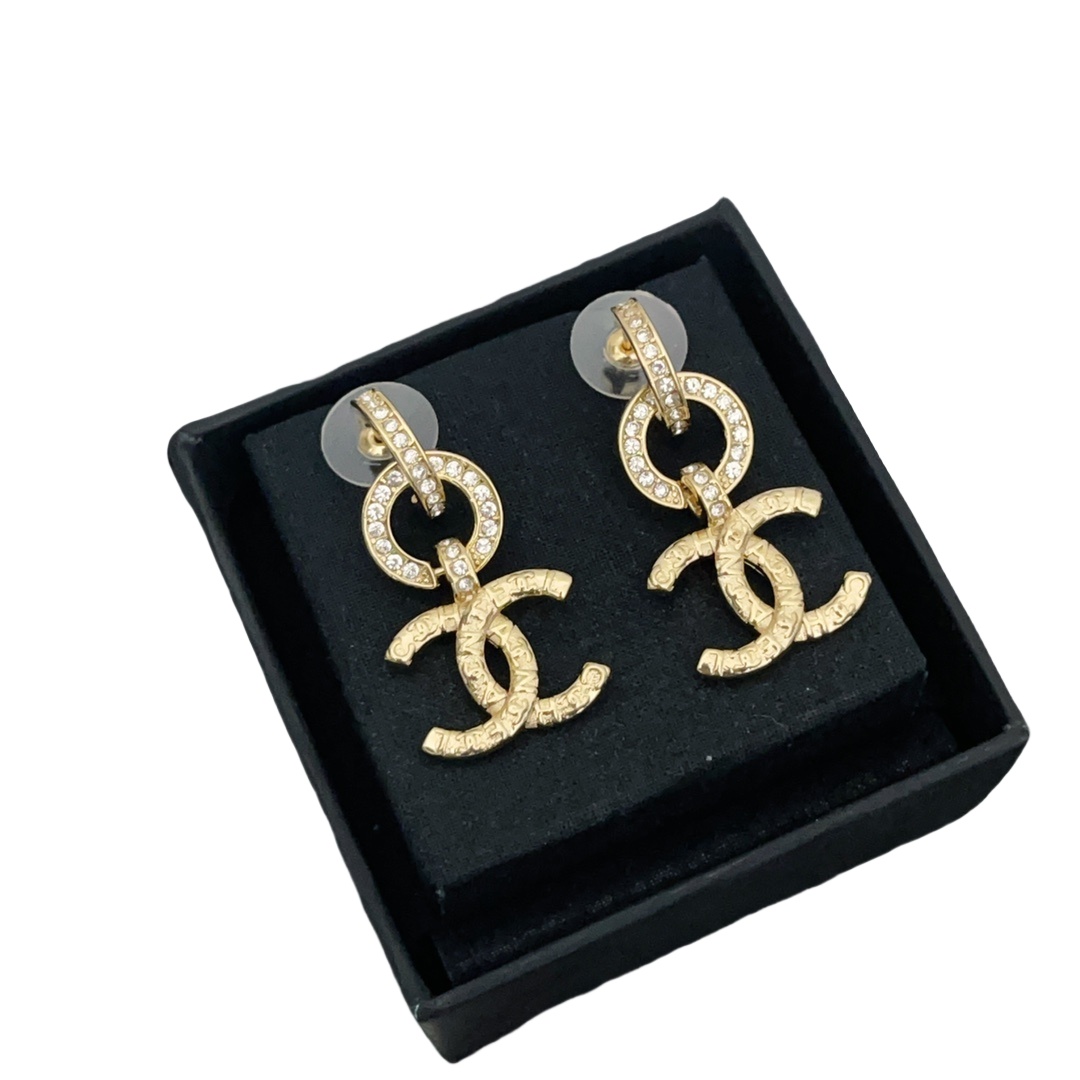 CCE081 Metal crystal embossment CC logo earring - ccjewelryacc