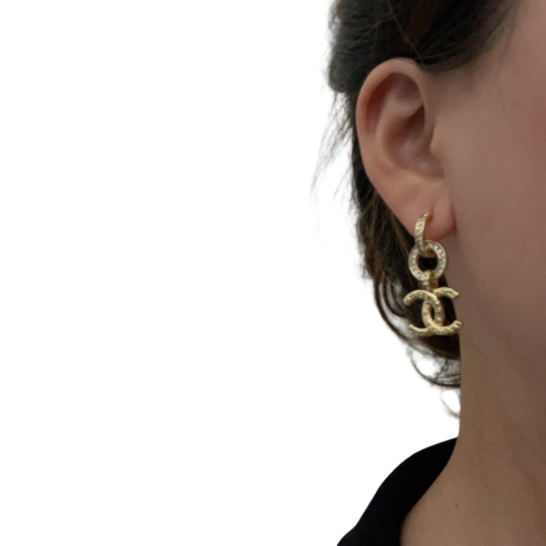 CCE081 Metal crystal embossment CC logo earring - ccjewelryacc