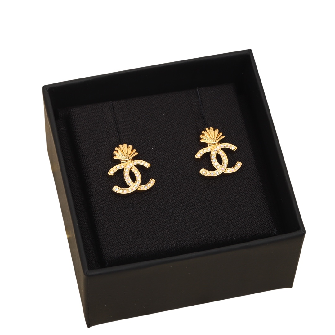 CCE114 Metal gold conch and CC logo earrings with color crystal - ccjewelryacc