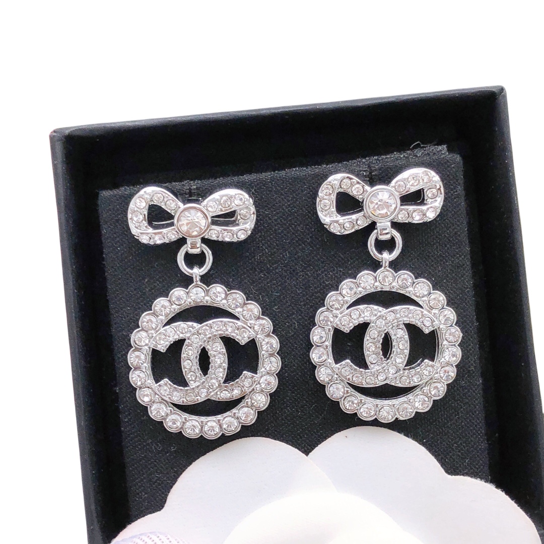 CCE806 Silver bowknot stud with Round CC logo drop earrings - ccjewelryacc