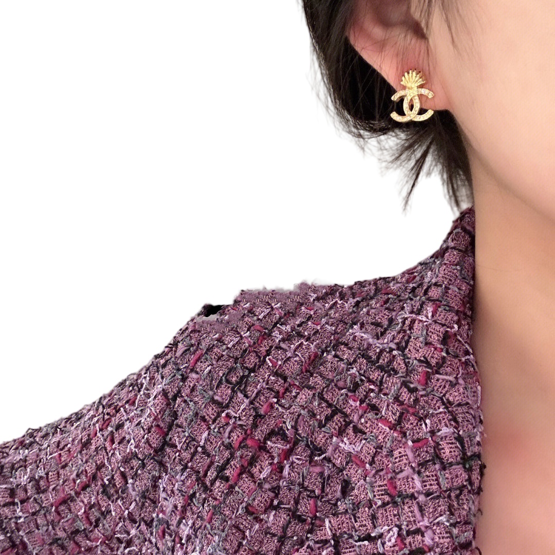 CCE114 Metal gold conch and CC logo earrings with color crystal - ccjewelryacc