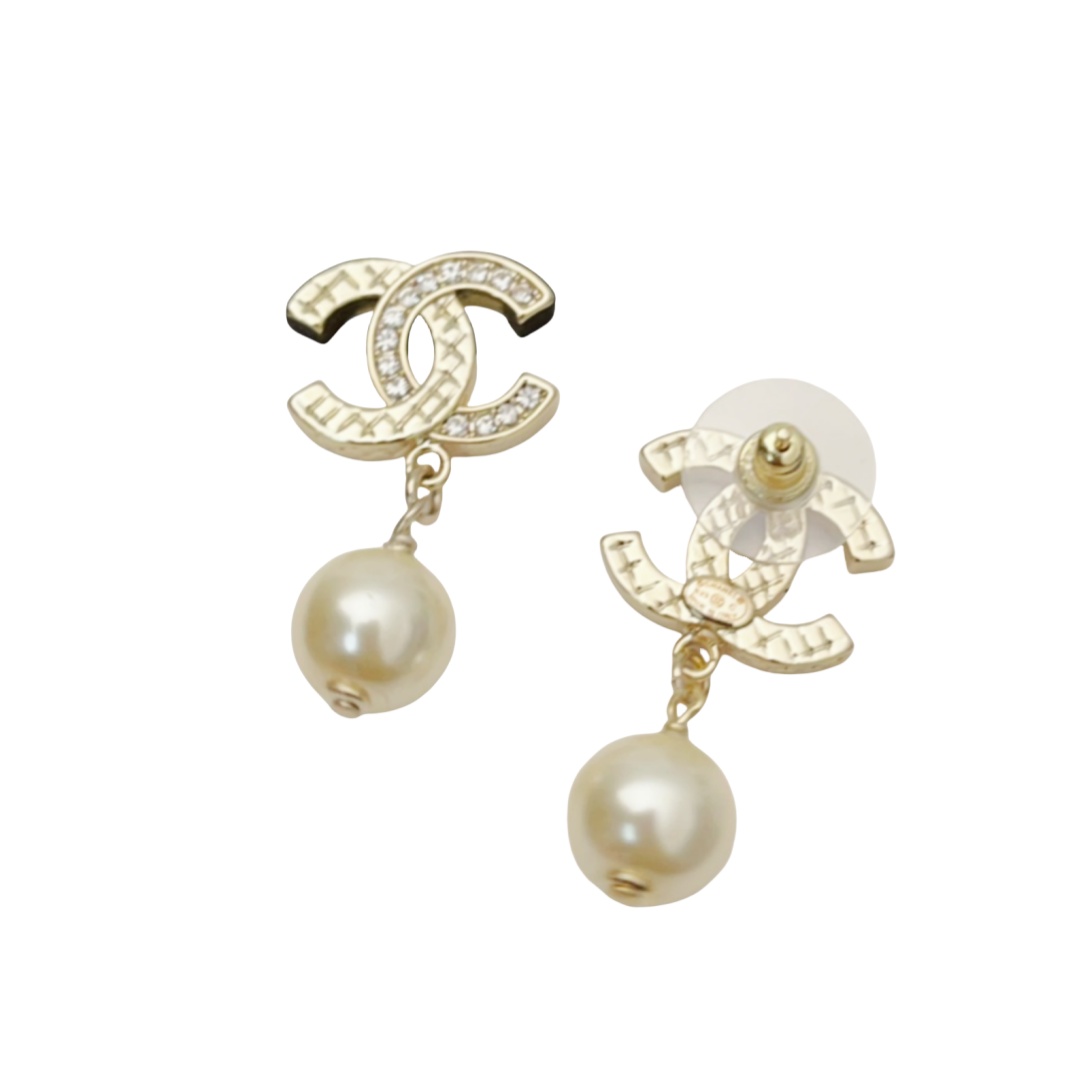 CCE118 Quilted and crystal CC logo drop pearl earring - ccjewelryacc