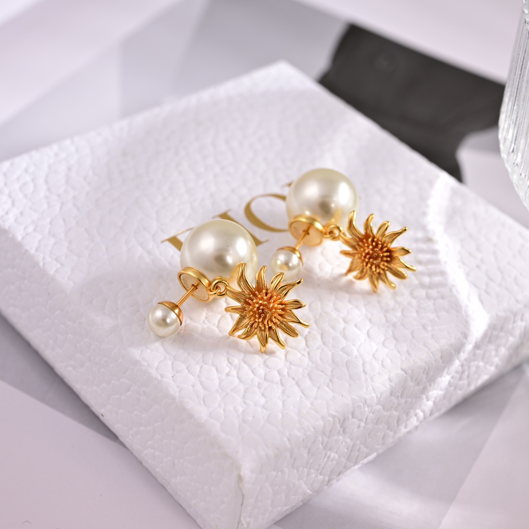 CDE007 Dior pearl and sun flower Tribales earrings for women - ccjewelryacc
