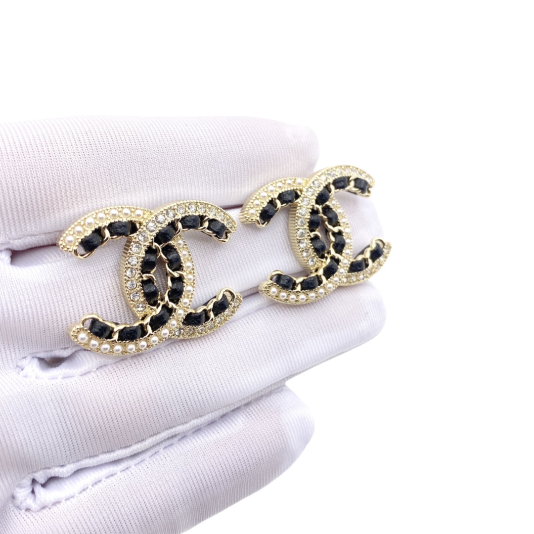 CCE121 Metal leather crystal pearls cc logo stud earrings - ccjewelryacc