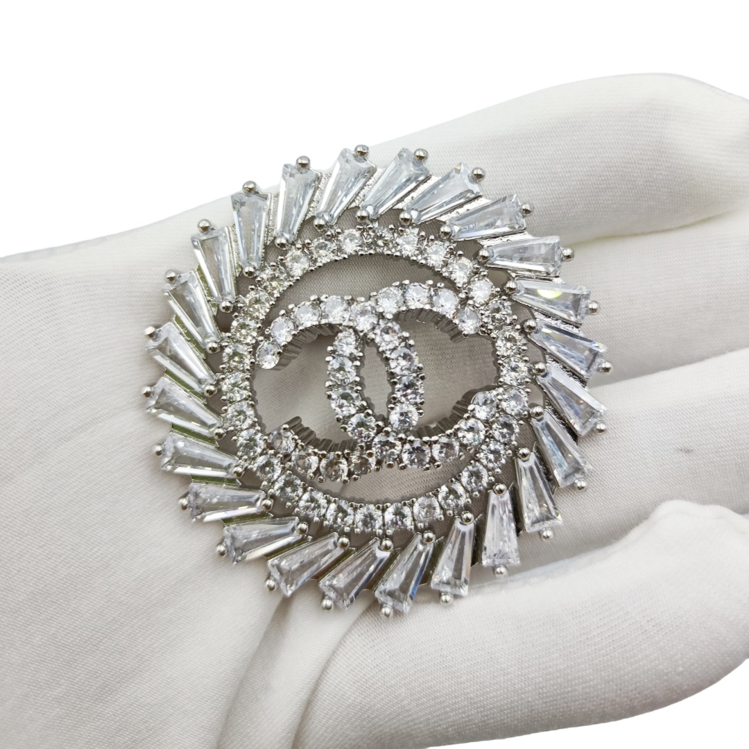 BCB097 Round Sparkling CC Brooch - ccjewelryacc