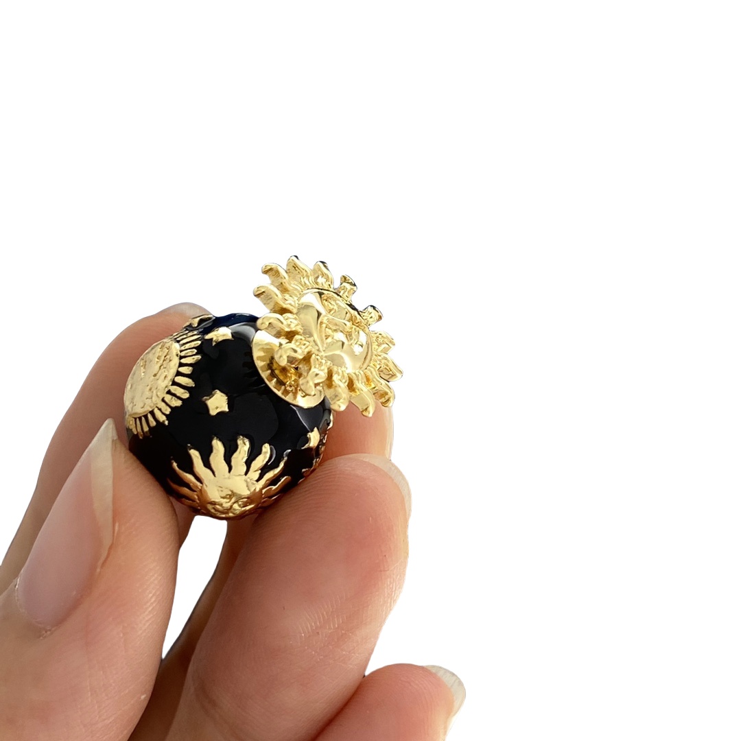 CDE222 CD Tribales Embossed Sun star pattern black enamel ball stud earrings - ccjewelryacc