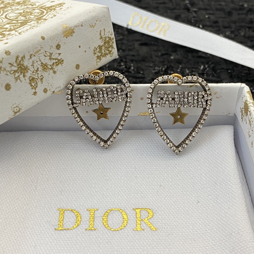 CDE117 Jadior Heart star stud earrings in metal and crystal - ccjewelryacc
