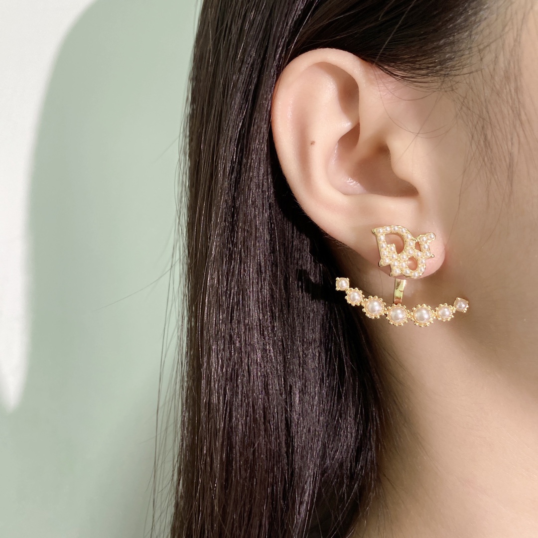 CDE017 Dior crystal stud earrings for women - ccjewelryacc