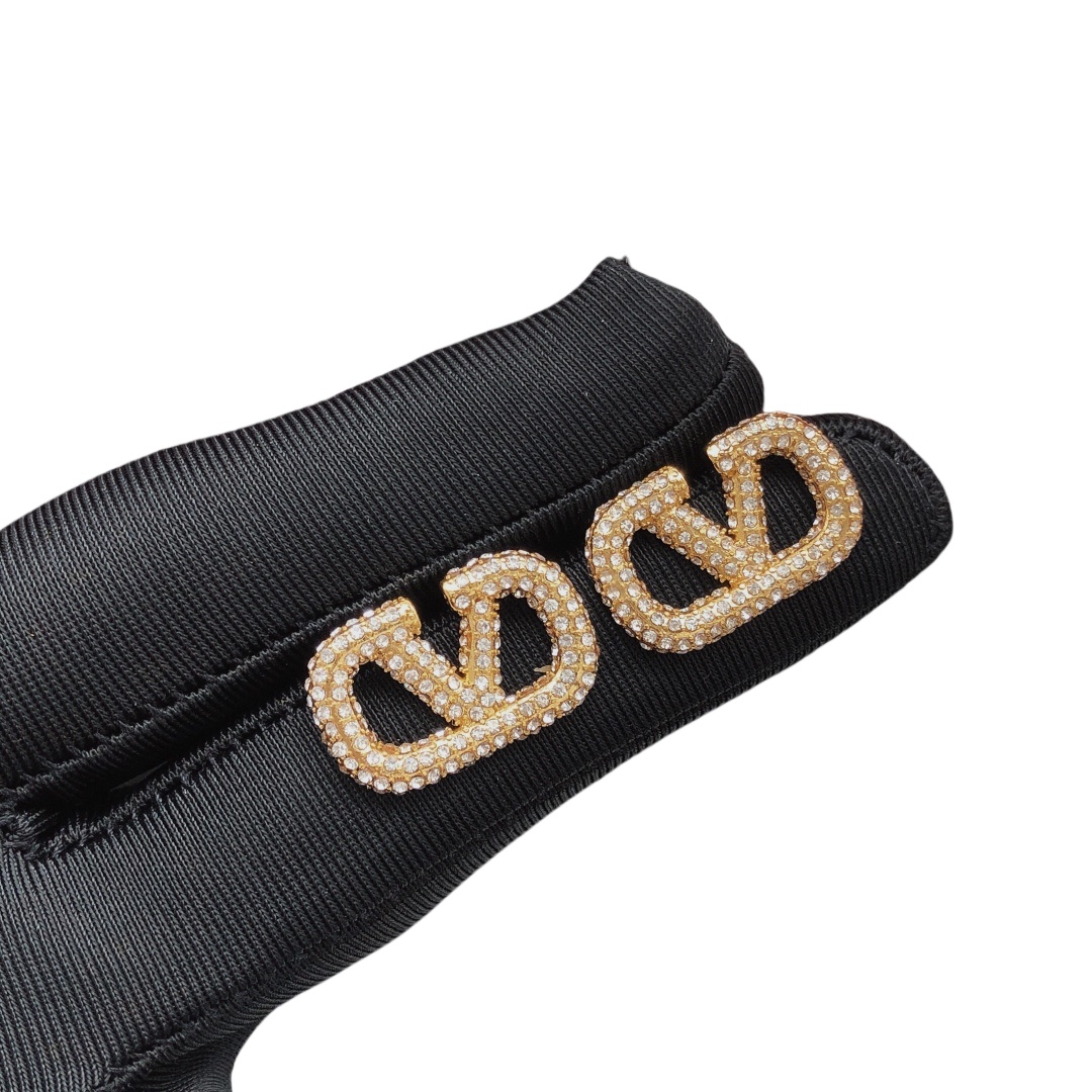 VTE009 vlogo signature earrings in metal and crystals - ccjewelryacc