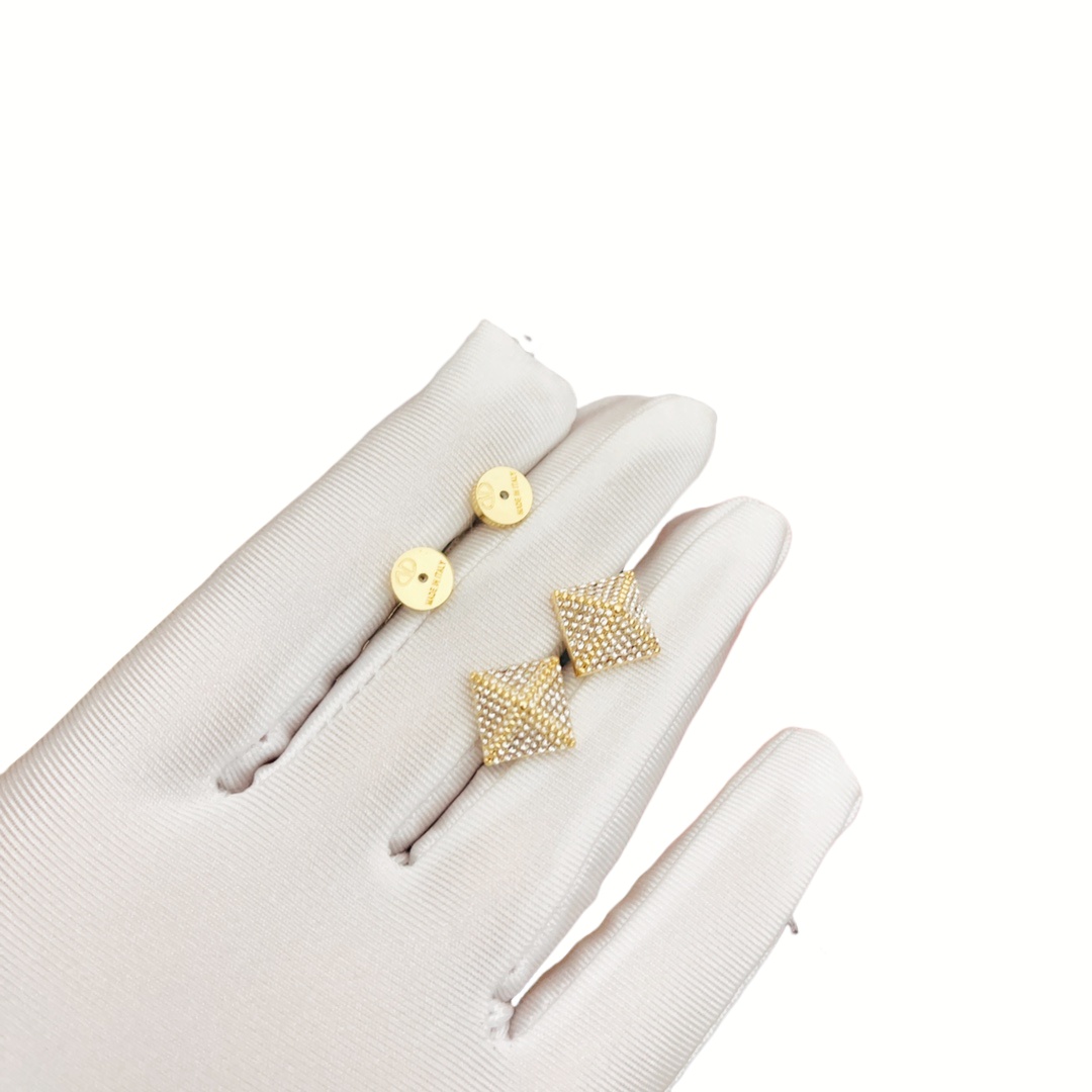 VTE012 VALENTINO GARAVANI Rockstud earrings - ccjewelryacc