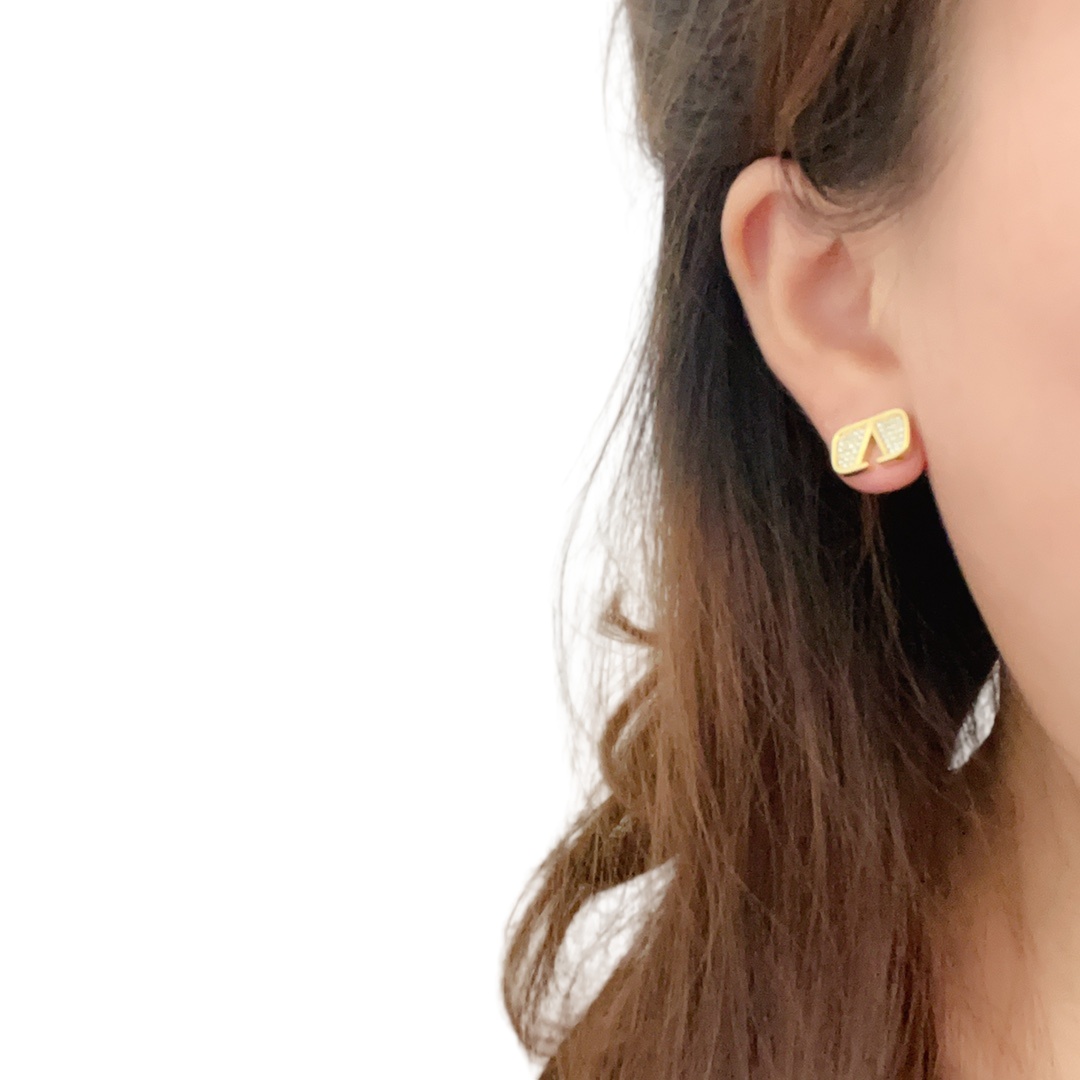 VTE013 Valentino Garavani Gold VLogo Signature stud Earrings in metal and crystal - ccjewelryacc