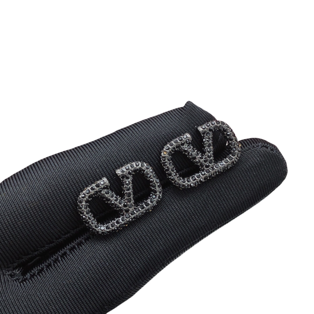 VTE009 vlogo signature earrings in metal and crystals - ccjewelryacc