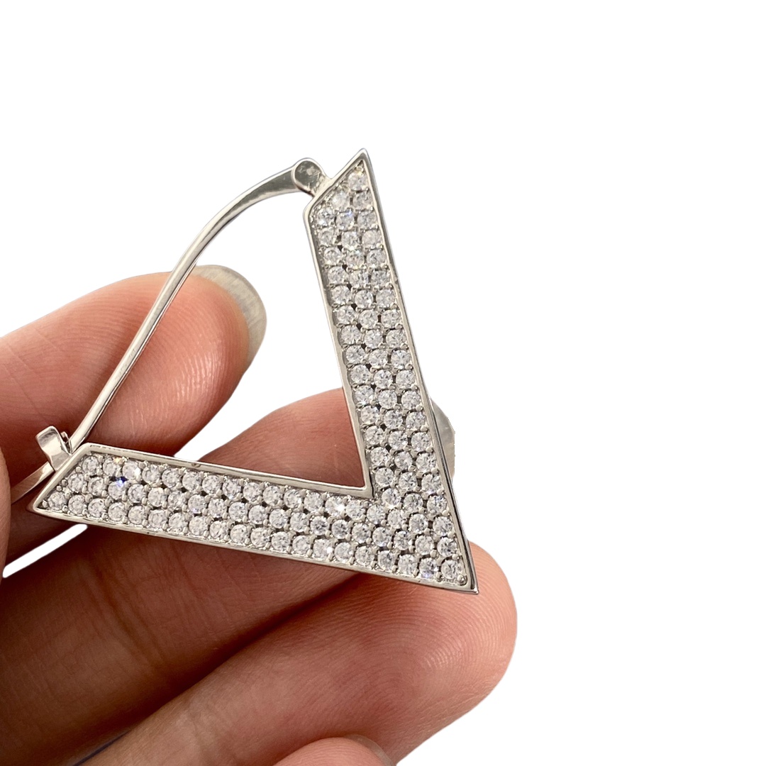 VTE029 V logo earrings in metal and crystal - ccjewelryacc