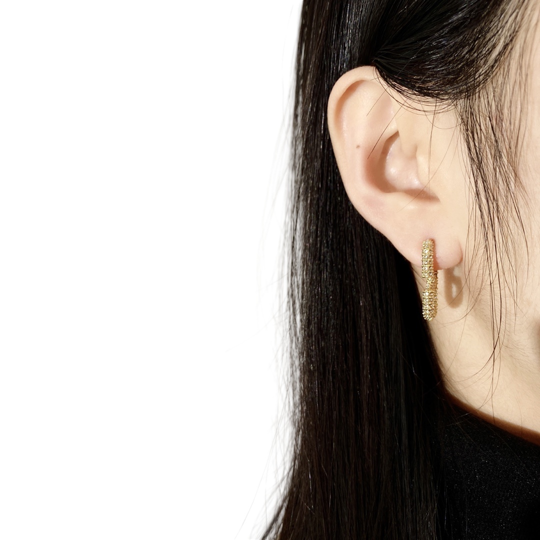 VTE022 Medium 4.5cm Valentino Garavani Gold VLogo Signature Earrings in metal and crystal - ccjewelryacc