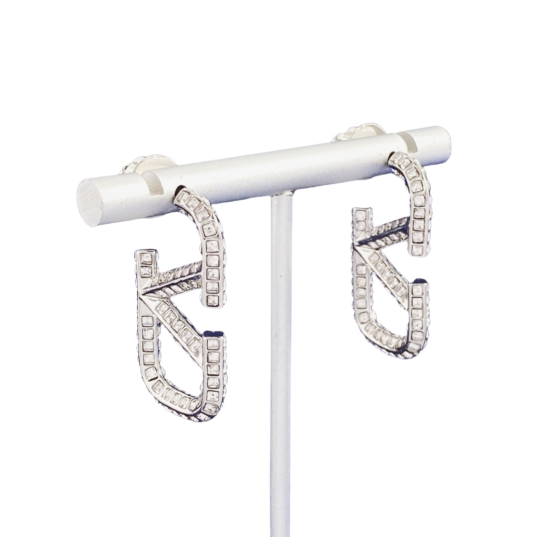 VTE046 vlogo signature metal and crystal earrings - ccjewelryacc