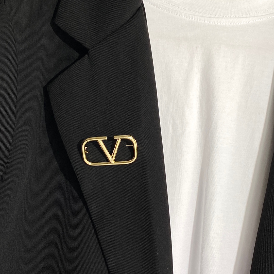 VTB005 VALENTINO GARAVANI Brooch VLOGO SIGNATURE - ccjewelryacc