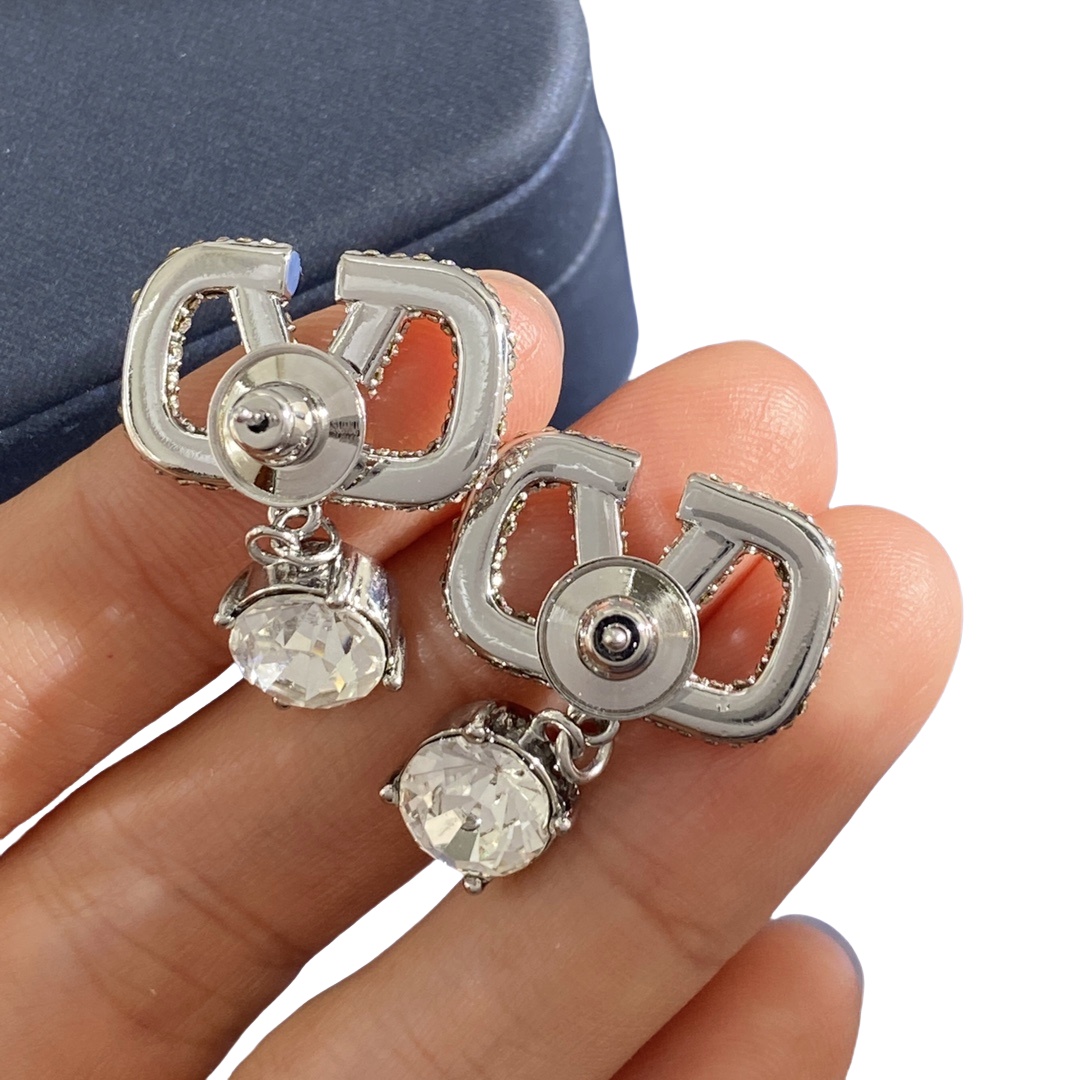 VTE060 vlogo signature metal and crystal earrings - ccjewelryacc