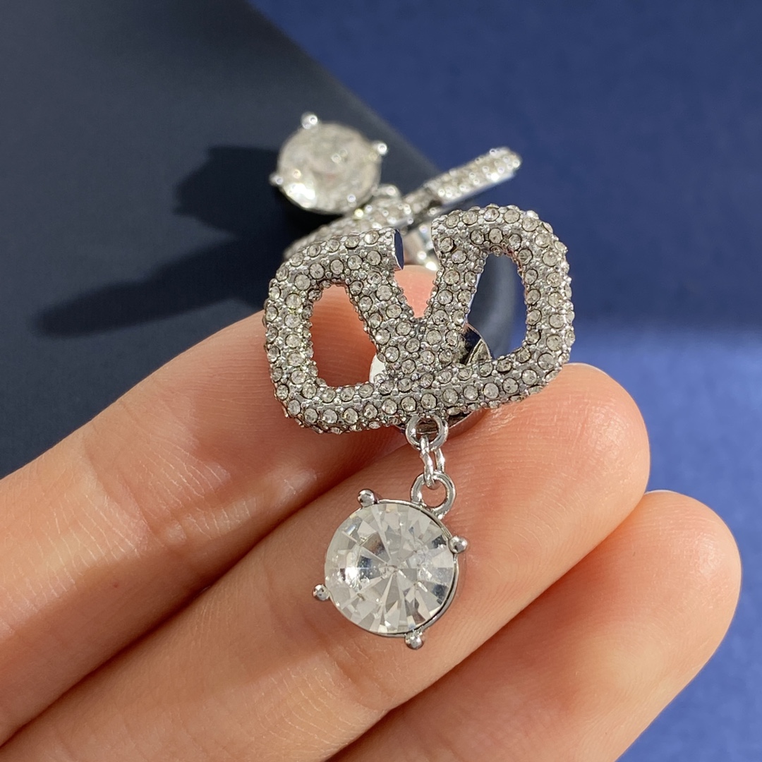 VTE060 vlogo signature metal and crystal earrings - ccjewelryacc