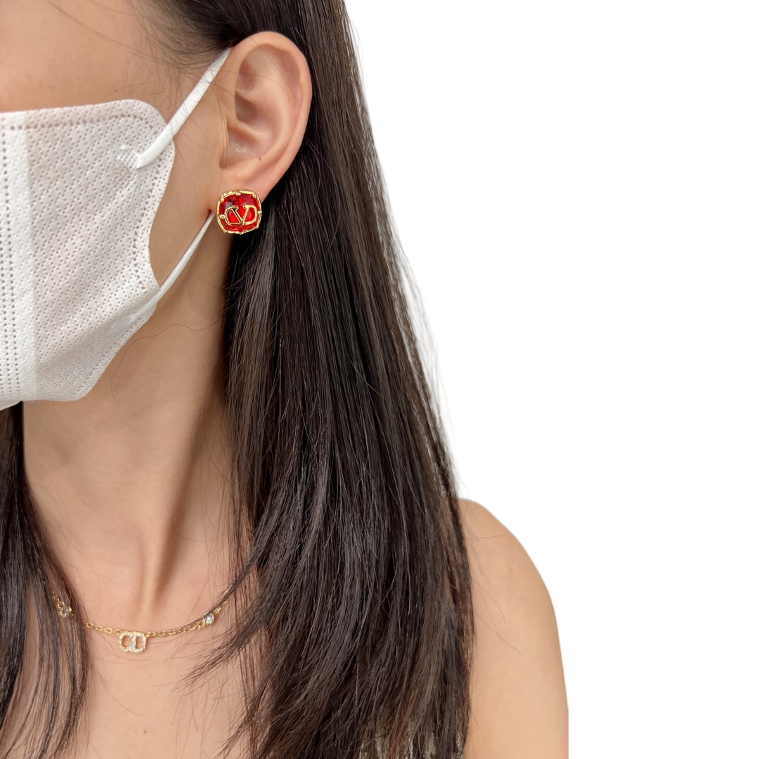 VTE063 vlogo signature earrings with Swarovski Crystals in a Six-Claws Set - ccjewelryacc