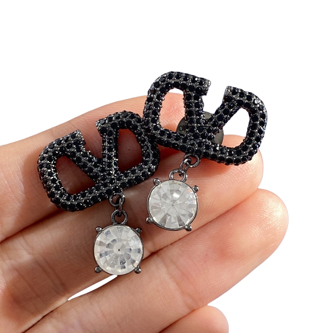 VTE060 vlogo signature metal and crystal earrings - ccjewelryacc