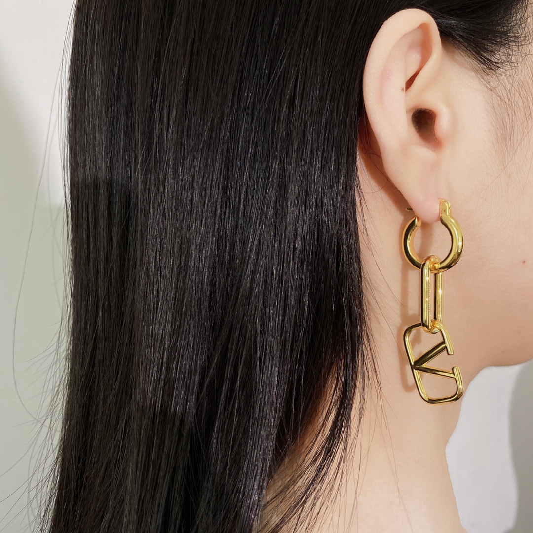 VTE079 V Logo hoop Earrings - ccjewelryacc