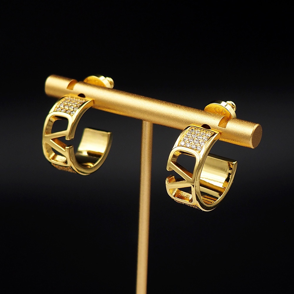 VTE095 Metal crystal Vlogo signature hook Earrings - ccjewelryacc