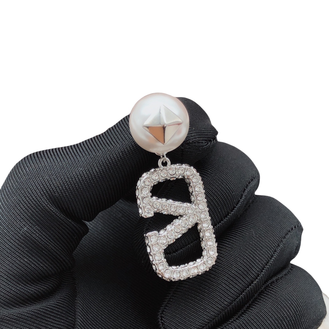 VTE098 V Logo Earrings - ccjewelryacc