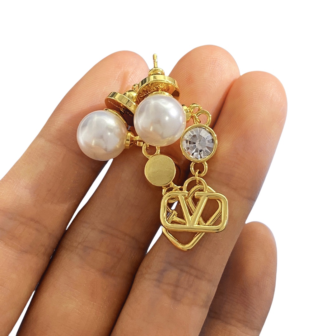 VTE100 v logo earrings with pearl and crystal drop earrings - ccjewelryacc