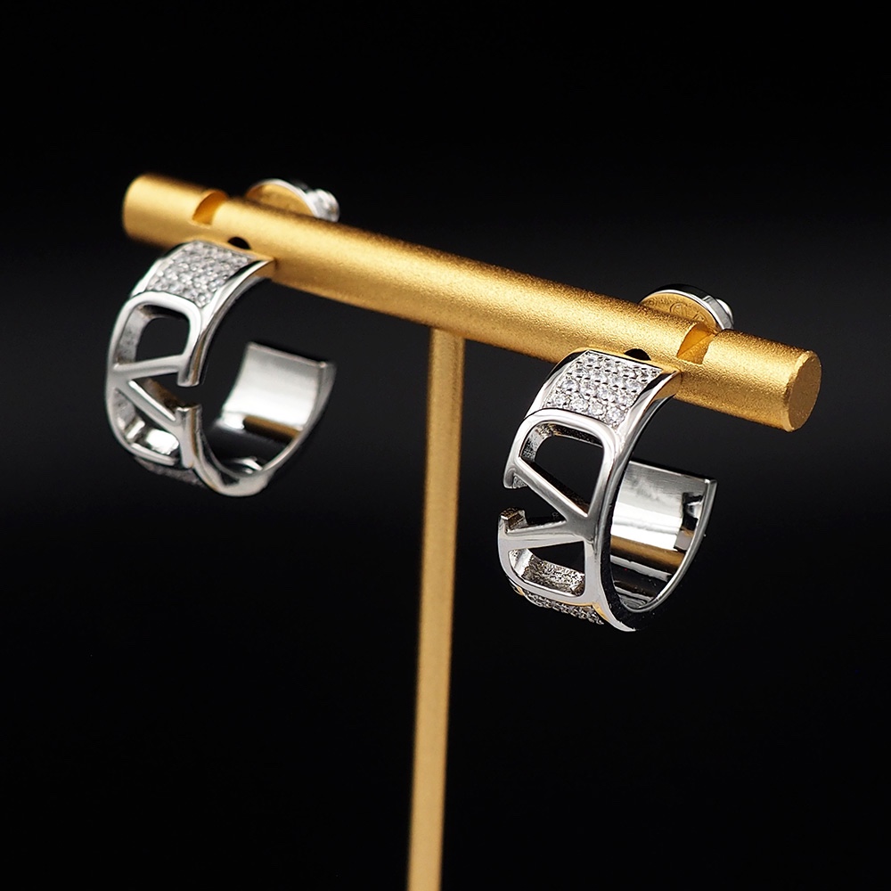 VTE095 Metal crystal Vlogo signature hook Earrings - ccjewelryacc