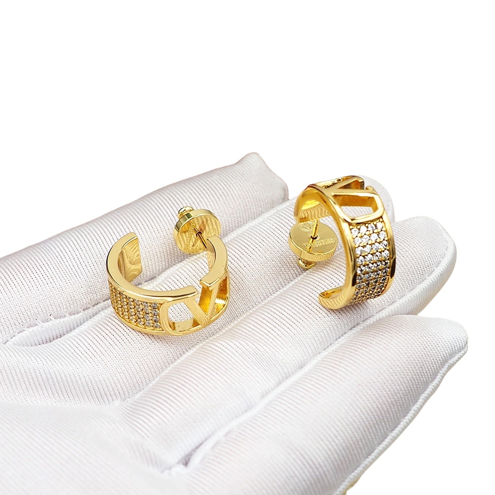 VTE095 Metal crystal Vlogo signature hook Earrings - ccjewelryacc