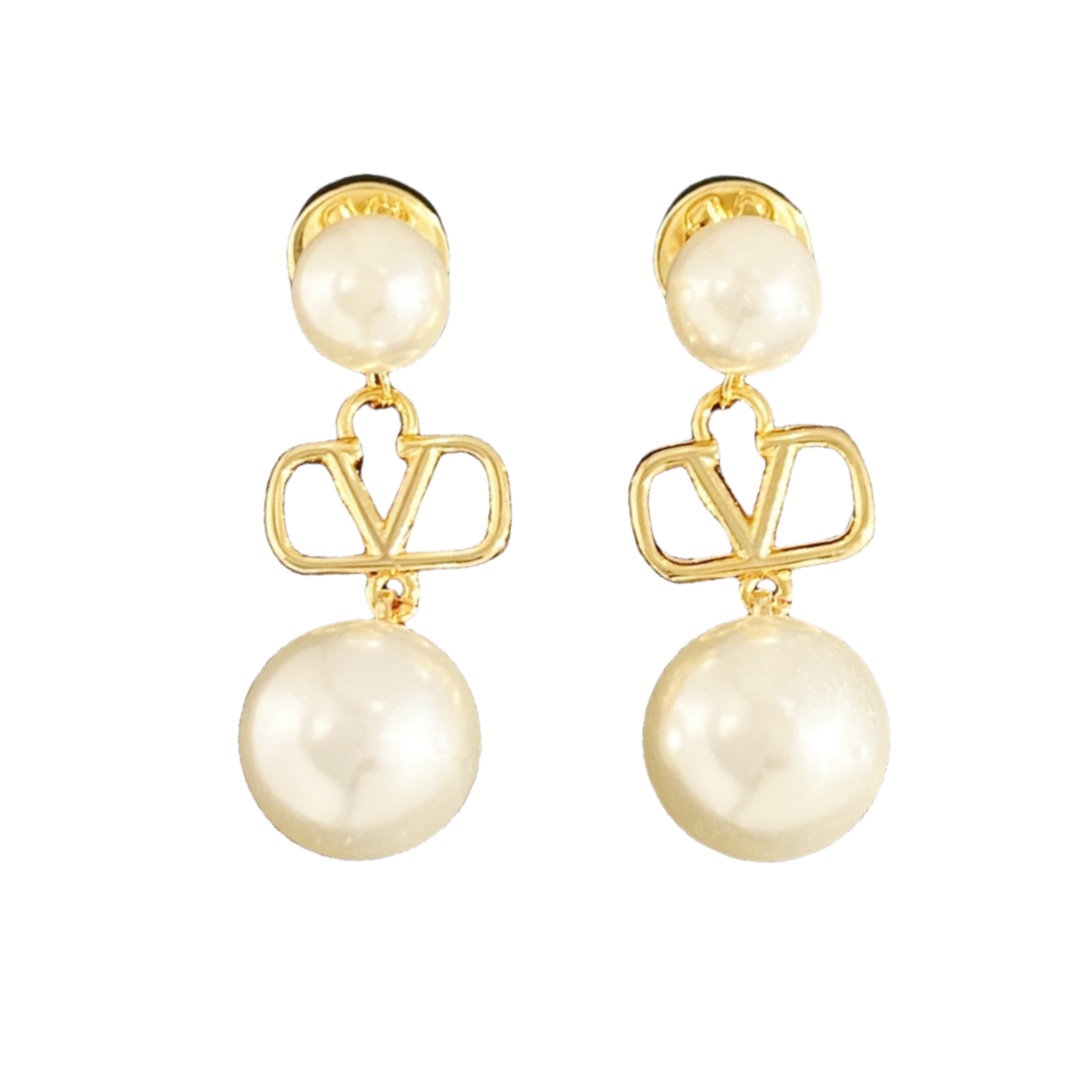 VTE094 V logo pearl drop earrings - ccjewelryacc
