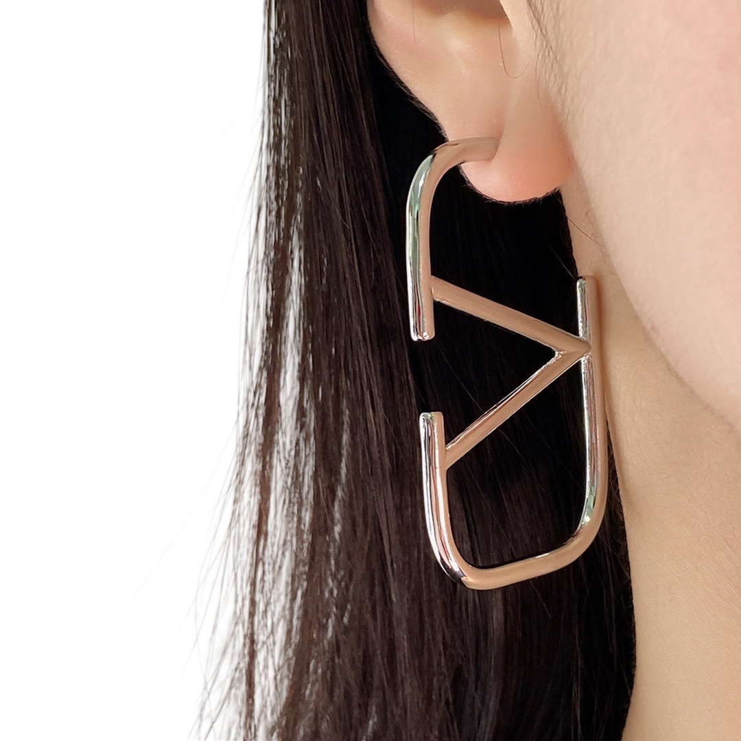VTE096 Silver Vlogo signature earrings - ccjewelryacc