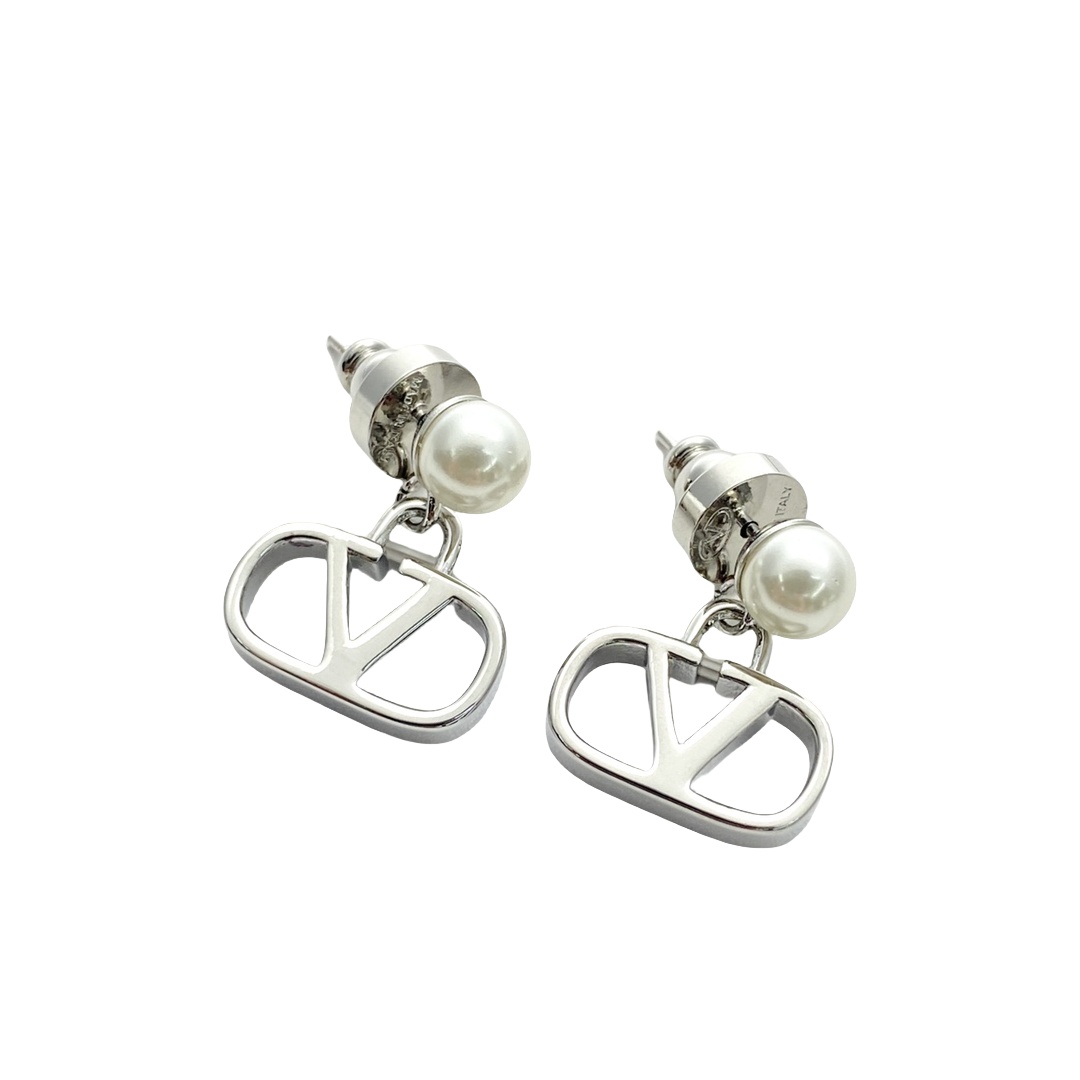 VTE116  Metal V Logo with pearl drop Earrings - ccjewelryacc