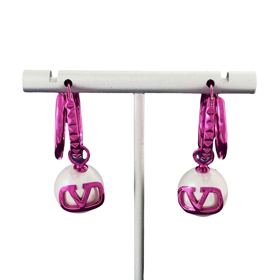 VTE111 V Logo pearl drop Earrings - ccjewelryacc