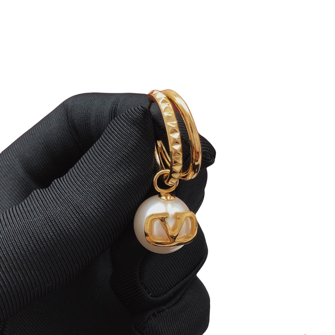 VTE111 V Logo pearl drop Earrings - ccjewelryacc