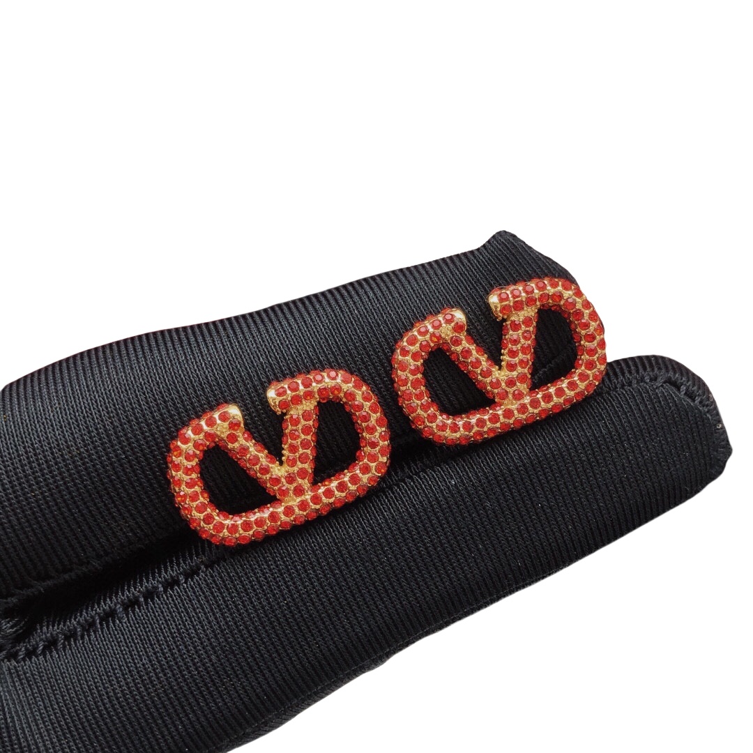 VTE118 Red crystal vlogo signature earrings in metal - ccjewelryacc